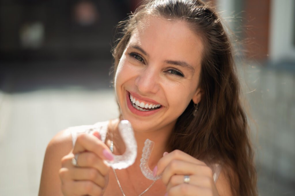 Invisalign και Κενά στα Δόντια