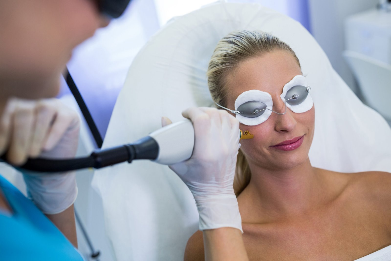 Fractional Laser: Τι είναι και πότε ενδείκνυται για το δέρμα