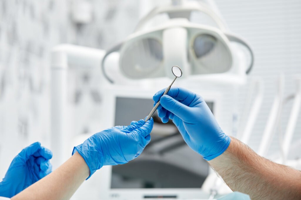 Γιατί η έγκαιρη ενδοδοντική θεραπεία σας γλιτώνει πολύτιμο χρόνο και χρήμα