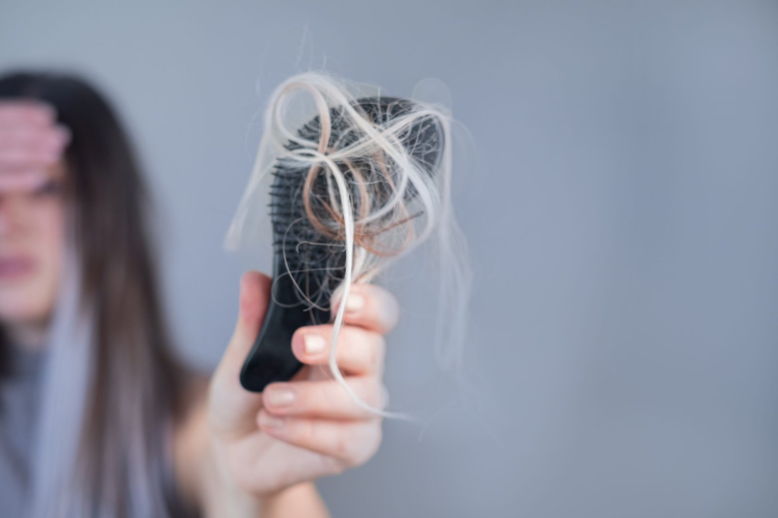 Τριχόπτωση και καθημερινές συνήθειες: τι την επιδεινώνει και τι την βελτιώνει